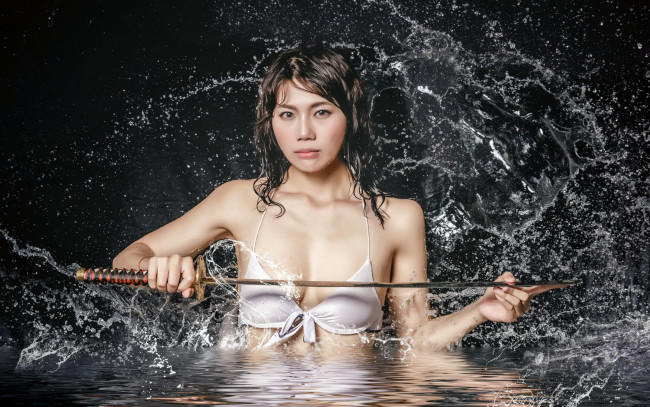 Обои картинки фото девушки, -unsort , девушки с оружием, меч, взгляд, девушка