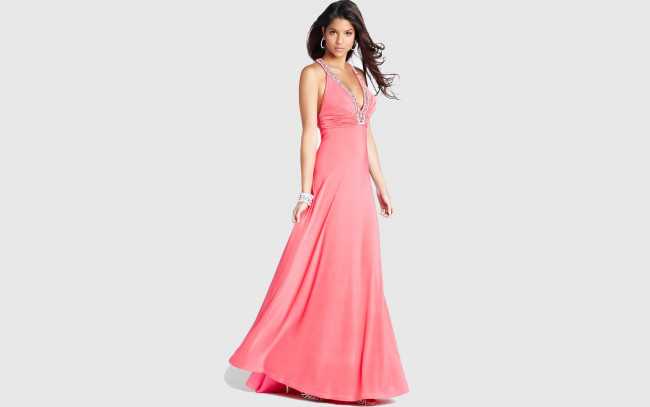 Обои картинки фото девушки, -unsort , брюнетки, темноволосые, модель, браслет, платье, брюнетка