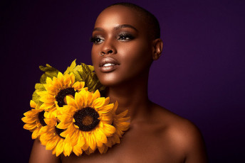 Картинка девушки -+лица +портреты девушка цветы подсолнухи мулатка портрет лицо макияж причёска темнокожая чернокожая брюнетка поза