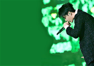 обоя мужчины, wang yi bo, актер, певец, микрофон, пиджак