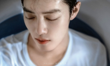 Картинка мужчины xiao+zhan актер лицо футболка ванна