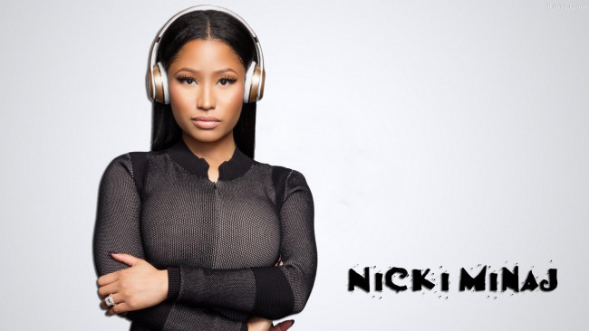 Обои картинки фото музыка, nicki minaj, наушники, черный, кофта, nicki, minaj