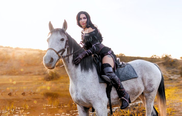 Картинка девушки ольга+кожевникова+ lady+bell образ косплей наряд костюмп ведьма всадница лошадь осень озеро