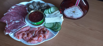 обоя еда, разное, икра, ветчина, грибы, сыр, огурцы, коньяк