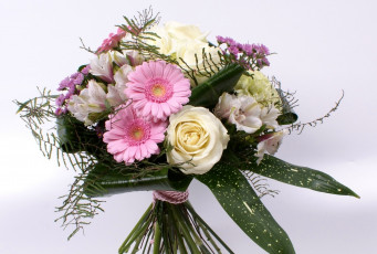 Картинка цветы букеты композиции листья розы герберы