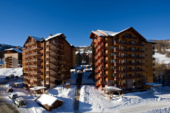 Картинка города улицы площади набережные foret blanche