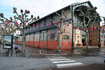 Картинка города здания дома saint jean de luz