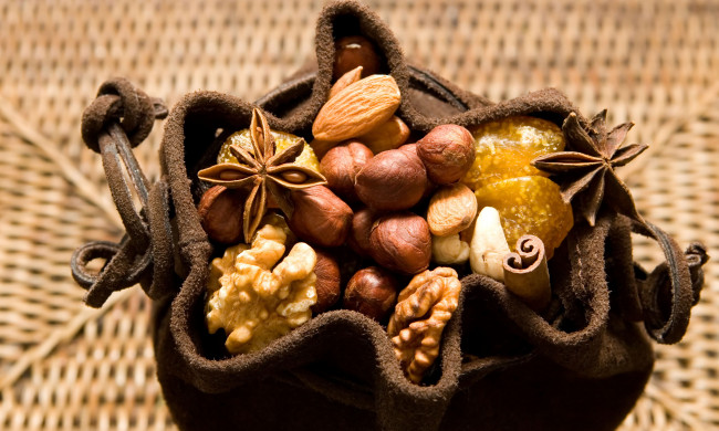 Обои картинки фото еда, орехи, каштаны, фундук, миндаль, грецкий, орех