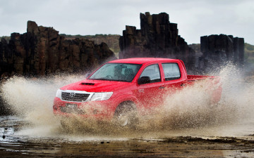 Картинка автомобили toyota брызги