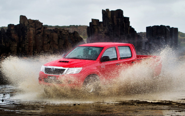 Обои картинки фото автомобили, toyota, брызги