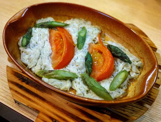 Обои картинки фото еда, рыбные блюда,  с морепродуктами, рыба, соус, овощи