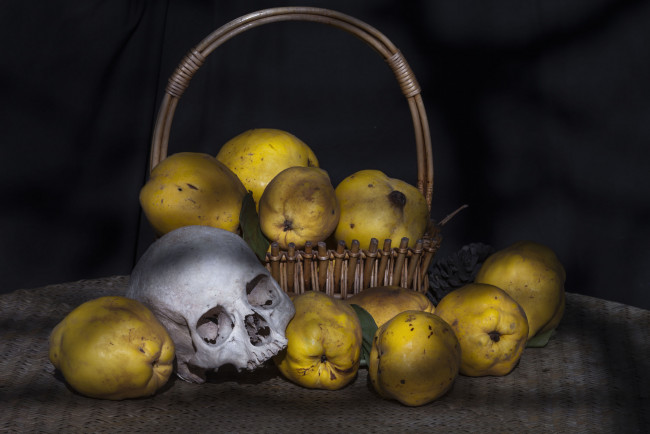 Обои картинки фото еда, груши, череп