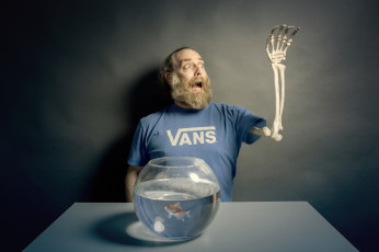 обоя юмор и приколы, рука, рыбка, человек