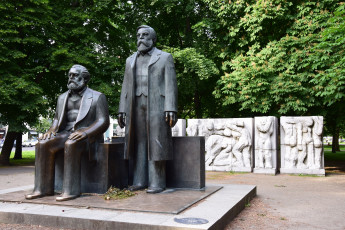Картинка берлин города -+памятники +скульптуры +арт-объекты карл маркс фридрих энгельс