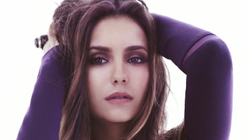 Картинка девушки nina+dobrev актриса свитер лицо