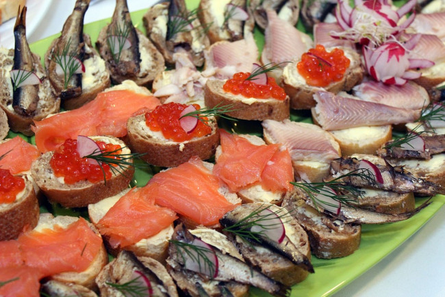 Обои картинки фото еда, бутерброды,  гамбургеры,  канапе, икра, рыба