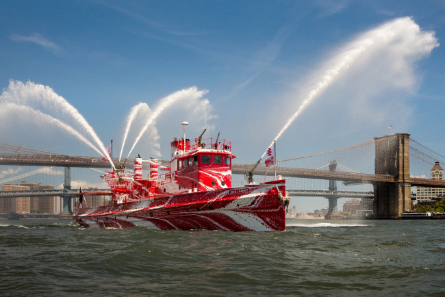 Обои картинки фото корабли, катера, оригинальный, пожарный, окрас, катер