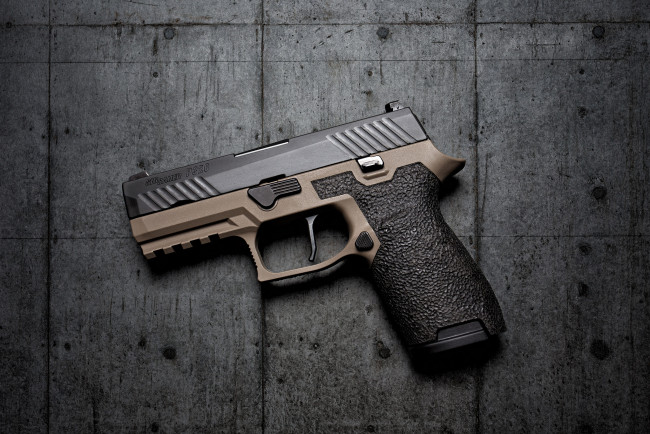 Обои картинки фото sig sauer p320 compact, оружие, пистолеты, ствол