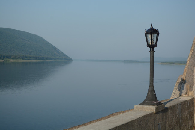Обои картинки фото города, - улицы,  площади,  набережные, горы, река, набережная, фонарь