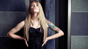 Картинка девушки -+блондинки +светловолосые блондинка тату длинные волосы