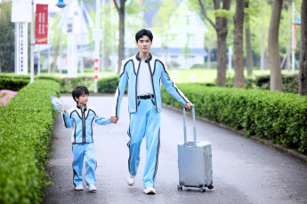 обоя мужчины, gong jun | simon gong, актер, костюмы, мальчик, чемодан, дорога, аллея