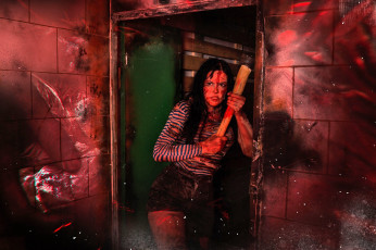 Картинка девушки алиса+арефьева образ косплей наряд грязь кровь тельняшка дубина шорты