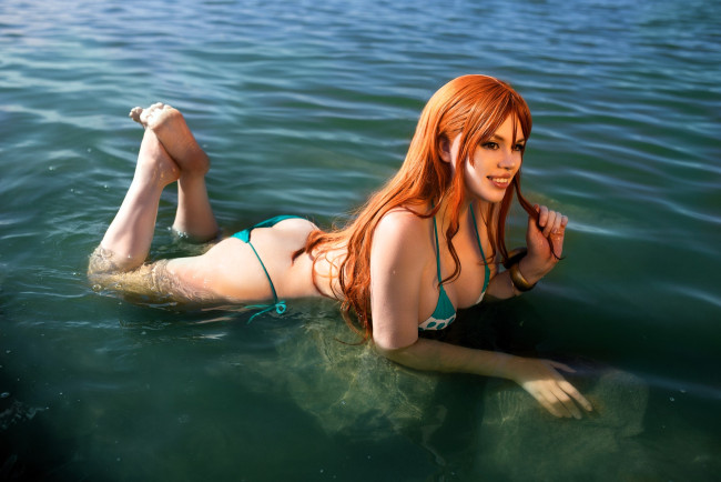 Обои картинки фото девушки, алиса арефьева, образ, косплей, купальник, рыжая, море