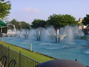 Картинка города фонтаны