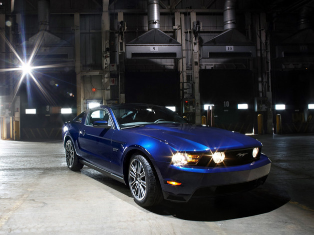 Обои картинки фото 2010, ford, mustang, gt, автомобили