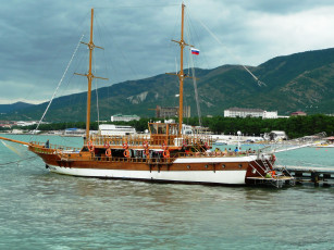 Картинка корабли Яхты побережье город горы море