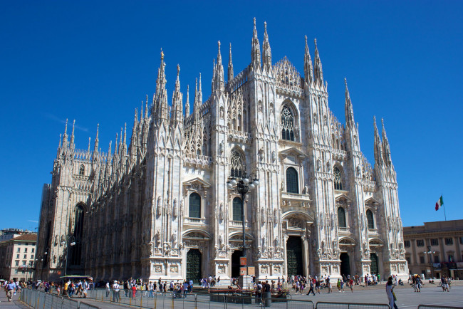 Обои картинки фото milan, cathedral, from, piazza, del, duomo, города, католические, соборы, костелы, аббатства, милан, собор, италия
