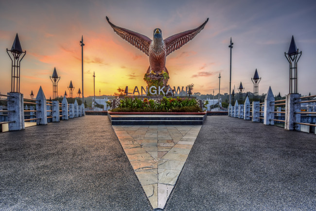 Обои картинки фото landmark of langkawi - dataran lang, города, - памятники,  скульптуры,  арт-объекты, малайзия, лангкави