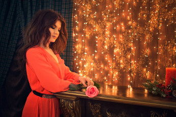 Картинка девушки -unsort+ брюнетки +шатенки роза фон взгляд девушка гирлянды