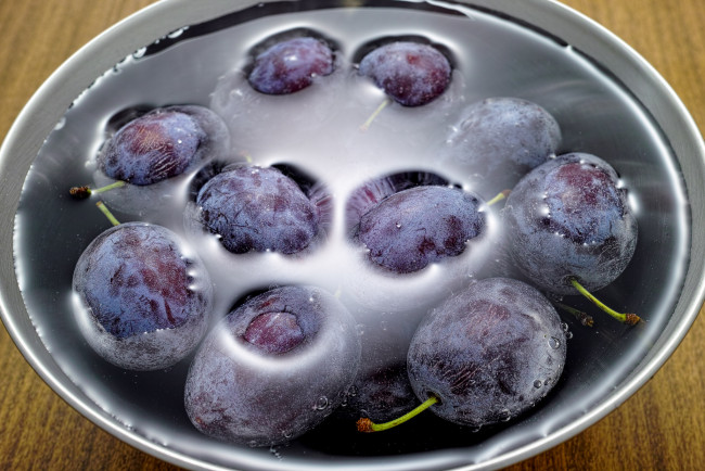 Обои картинки фото еда, фрукты,  ягоды, сливы