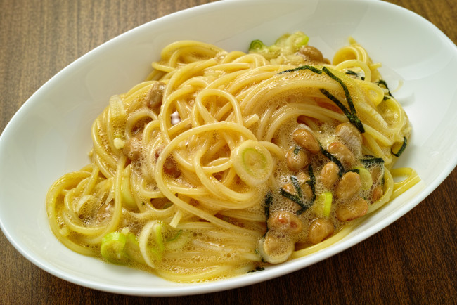 Обои картинки фото еда, вторые блюда, фасоль, макароны, соус