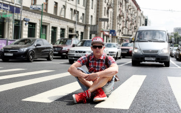 Картинка жданиссимо+браво-artem+zhdanov музыка -+другое очки певец машина дорога парень