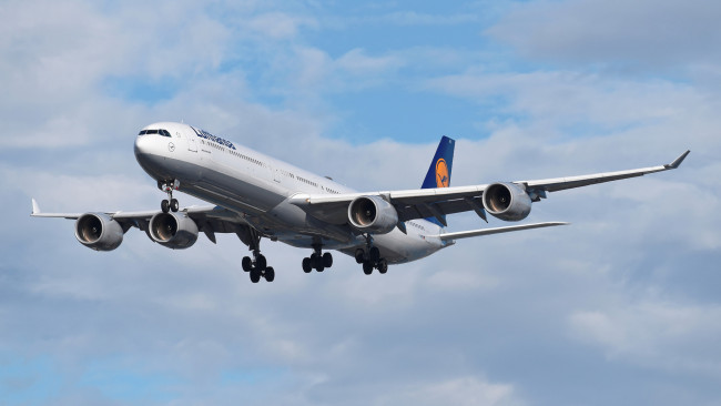 Обои картинки фото авиация, пассажирские самолёты, авиалайнер