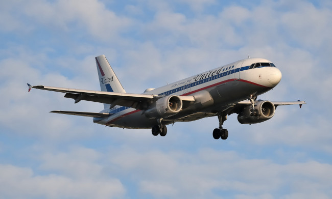 Обои картинки фото авиация, пассажирские самолёты, авиалайнер