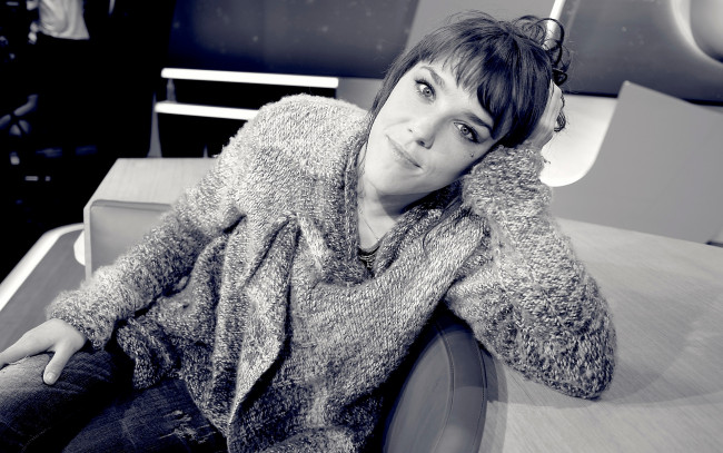 Обои картинки фото izabel zheffrua, музыка, - другое, взгляд, фолк, джаз, певица, женщина