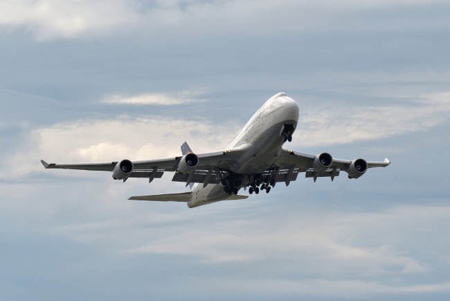 Обои картинки фото авиация, пассажирские самолёты, авиалайнер