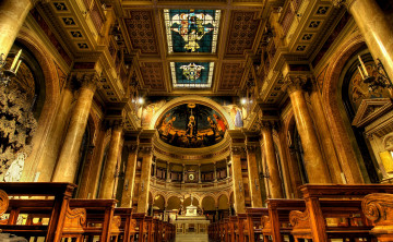 Картинка интерьер убранство +роспись+храма церковь алтарь италия рим скамья