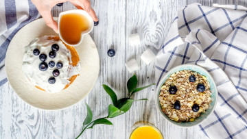 Картинка еда разное сок оладьи хлопья завтрак