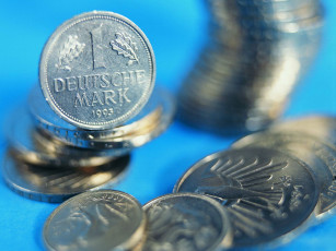 Картинка разное золото +купюры +монеты монеты марки