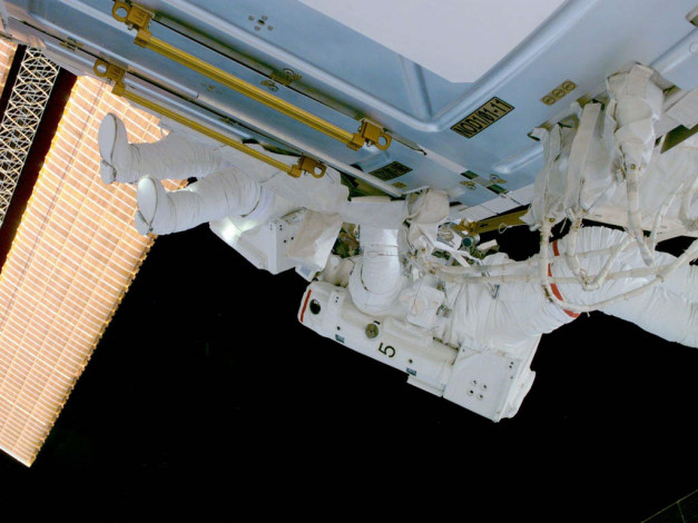 Обои картинки фото космос, астронавты, космонавты