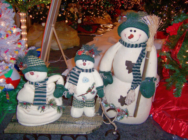 Обои картинки фото праздничные, снеговики