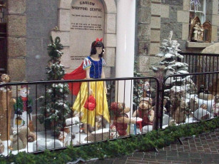 Картинка carlow ireland разное рельефы статуи музейные экспонаты