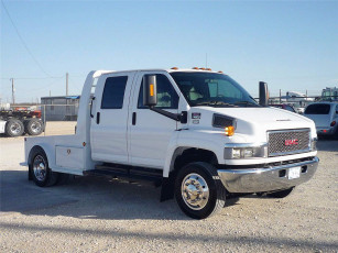 Картинка автомобили выставки уличные фото