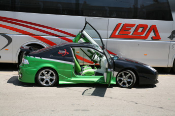 Картинка автомобили выставки уличные фото camera