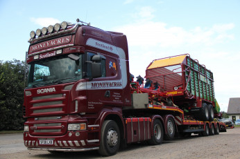 Картинка scania+r620 автомобили scania+ выставка улица седельный тяжелый грузовик тягач