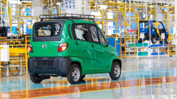 обоя bajaj qute qcar re60 2017, автомобили, выставки и уличные фото, qute, bajaj, 2017, зелёный, qcar, re60